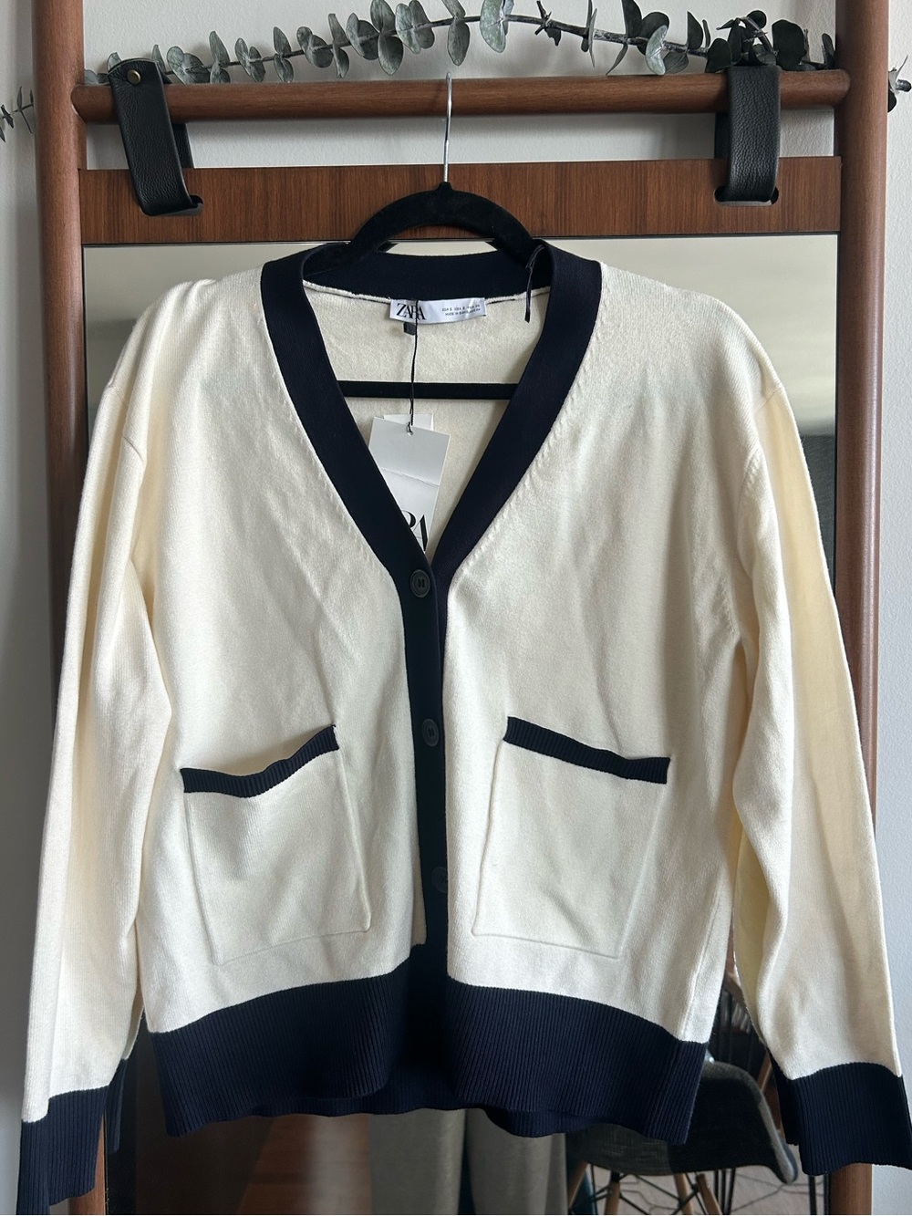 NWT Zara Cream and Navy V-Neck Cardigan Sweater